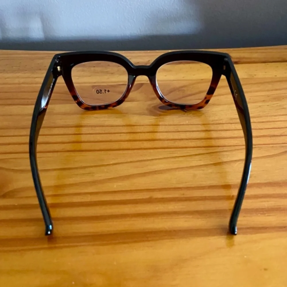 Vince Camuto Brown Tortoiseshell Cat-Eye Readers +1.50. New